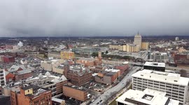 Impressive time-lapse of snow storm sweeping through US city