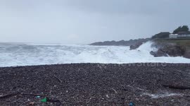 Voitures sous la tempête d 'écume aux Sables d'olonne