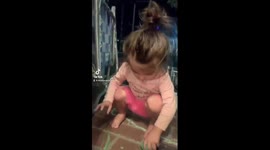 Baby shocks mom by dropping it like it’s hot! The beat kicked in