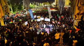 Muslim activists protested the Israeli police raid on Fatih Mosque in Istanbul.