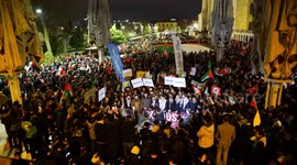 Muslim activists protested the Israeli police raid on Fatih Mosque in Istanbul.