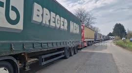 Thousands of Bulgarian and Romanian farmers block border crossings in protest at cheap Ukrainian grain