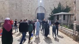 Faithful flock to Al-Aqsa Mosque in Jerusalem for Ramadan Friday prayers, amid tension