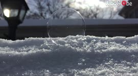 Crystal or Burst??? - Soap bubble left to freeze at -28° *Timelapse*