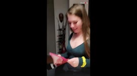 Woman is in shock & tears after finding out she's going to be an aunt