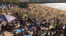 UK Weather. Easter weekend. British beaches, sunshine draws big crowds to the coast despite travel delays. Fistral beach, Newquay, Cornwall, UK