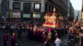 Procesión de viernes santo y El cantaor madrileño José del Curro ha interpretado una saeta para el Jesús Nazareno de Medinaceli