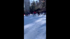 Is ice skating even fun if there aren't any slips & falls to laugh at? *Epic Ice Fails*