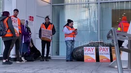 Junior doctors in England start 4 day walk out