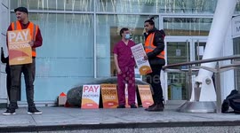Junior doctors in England start 4 day walk out