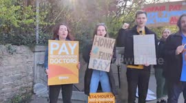 UK: Junior Doctors Across England Commence 4-Day Walkout Strike Over Pay