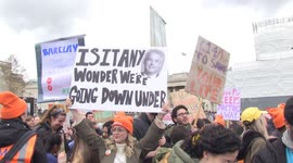 'Claps don't pay the bills!' Thousands join junior doctors strike rally in London's Trafalgar Square