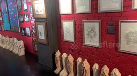 discovery of a gallery of nudist in a museum during exposition