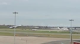 Ryanair 737 smoothly takes off from Birmingham airport