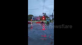 Philippines: Storm Rosal Lashes Luzon Island With Gusty Winds, Heavy Rains 5