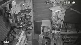 Cctv : Timer bomb gutted mobile shop set by a lady on behalf of business competitor