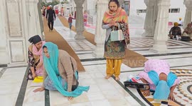 Indian devotees take holy dip, offer prayers for Baisakhi at Golden temple