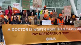 Junior doctors stage lively picket outside UCH on final day of strikes