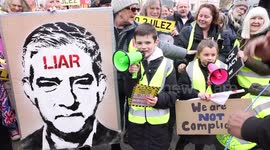 Anti-ULEZ protesters brand London Mayor Sadiq Khan 'a liar' at Trafalgar Square rally