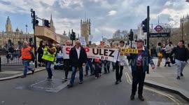 Anti-ULEZ protesters in London march with coffin marked with the word 'democracy' to Downing Street