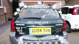 Dad marks end of 23-year marriage - by driving 'Just Divorced' car around local town