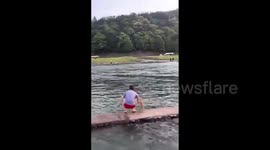 Heroic man jumps into river to save drowning 5-year-old in China