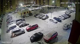 Reckless driver crashes into 7 parked cars and speeds off