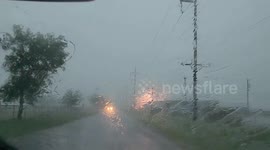 Massive power flashes during tornado-warned storm in Temple, US