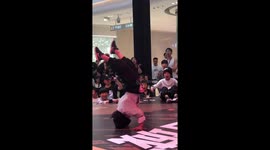 Talented 5-year-old wows crowds with mind-blowing dance moves at Chinese mall