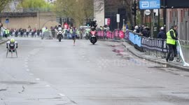 Sir Mohamed Farah Passing By A Crowd At The London Marathon 2023