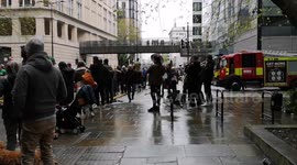 A fantastic band plays live music to runners at the 2023 London Marathon