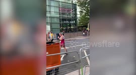 Dying mum held on to see her daughter complete the London marathon - before passing away hours later