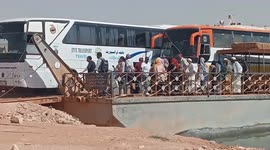 Ferry carrying Sudanese refugees arrives in Egypt