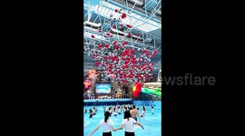 Tourist hotspot marks panda's return to China with shower of balloons