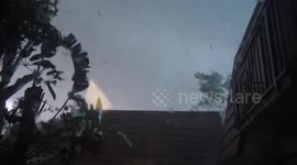 Moment tornado touches down in Palm Beach Garden, Florida