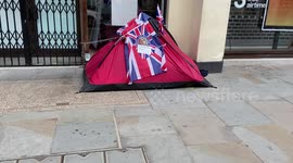 Buckingham Palace sign on a homeless person’s tent