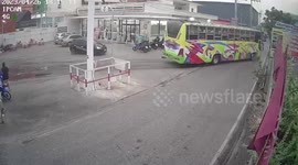 Driver falls headfirst on pavement while fixing internet cable snagged on bus