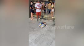 Obedient 'paw-shionista' pugs wait for owner outside clothing shop