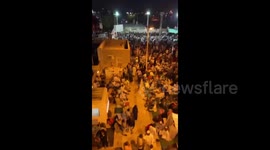Hundreds wait to flee Sudan port to flee to Saudi Arabia