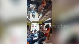Police to file charges against two women catfighting inside jeepney amid terrified passengers
