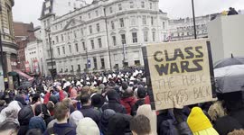 Anti-monarchist protesters in Trafalger square-chant slogans