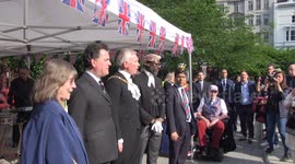Crowd sings national anthem at Coronation Big Lunch in the City of London