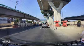Huge concrete slab collapses from new flyover onto road below in Bangkok