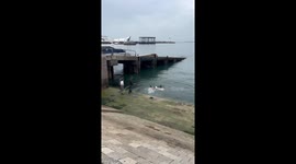 Heroic man jumps into sea to save drowning woman in China