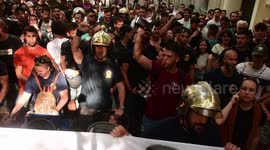 Bomberos de Madrid, España se manifiestan ante un nuevo retraso en las oposiciones