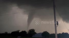 'It's going to come right HERE': Tornado hits Oklahoma, US