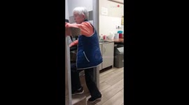 Man returns to Cork after 25 years to surprise his aunt after hearing she wasn't well
