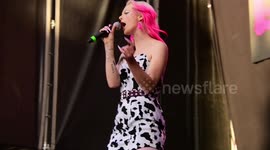Show de la cantante y rapera británica ¨Girli¨ en las fiestas de San Isidro en el matadero en Madrid, España. Escenario festival Mad cool 2023.