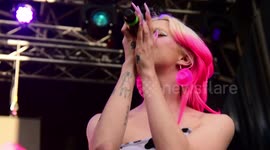 Show de la cantante y rapera británica ¨Girli¨ en las fiestas de San Isidro en el matadero en Madrid, España. Escenario festival Mad cool 2023.