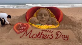 Mother's Day: Incredible sand sculpture gracefully adorns Indian beach